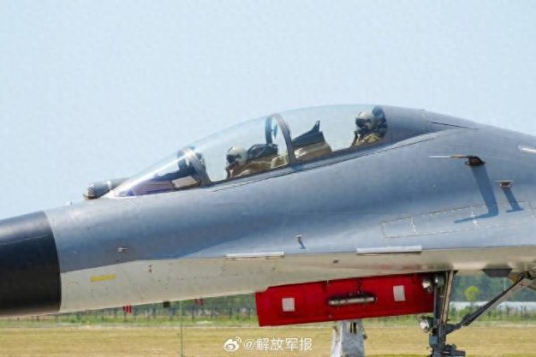 玖联优配 直刺苍穹！战机飞行训练图上新