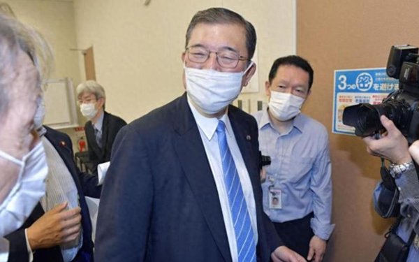 聚财略 钓鱼岛爆发对峙, 中日舰船交手, 投降80周年, 石破茂罕见打破惯例